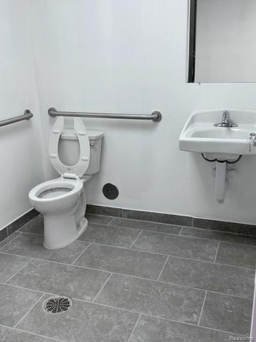 13645 Northline Road, Southgate, MI 48195