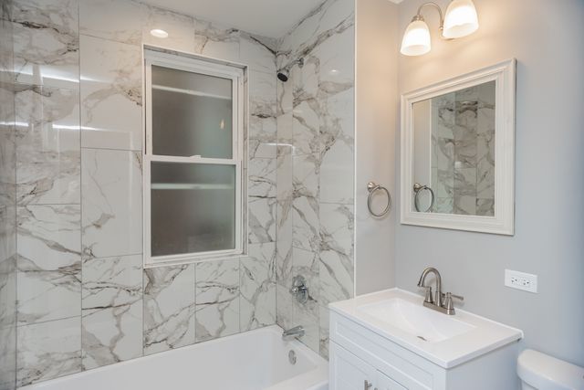 7605 S Champlain Avenue, Chicago, IL 60619