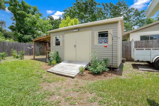 709 CINDY AVENUE, Fruitland Park, FL 34731