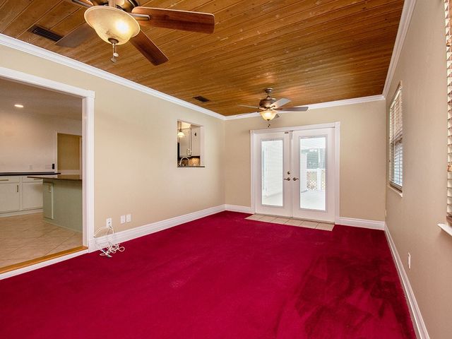 285 32nd Court SW, Vero Beach, FL 32968