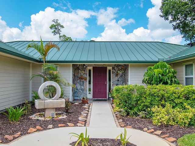 285 32nd Court SW, Vero Beach, FL 32968