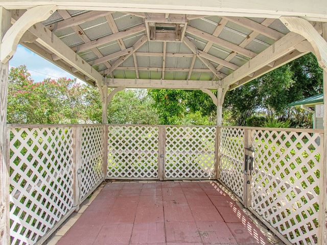 285 32nd Court SW, Vero Beach, FL 32968