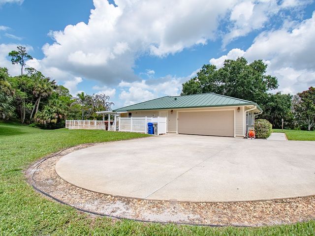 285 32nd Court SW, Vero Beach, FL 32968
