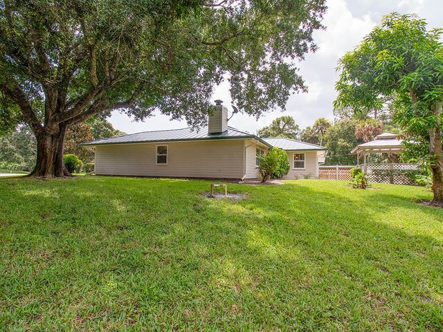 285 32nd Court SW, Vero Beach, FL 32968