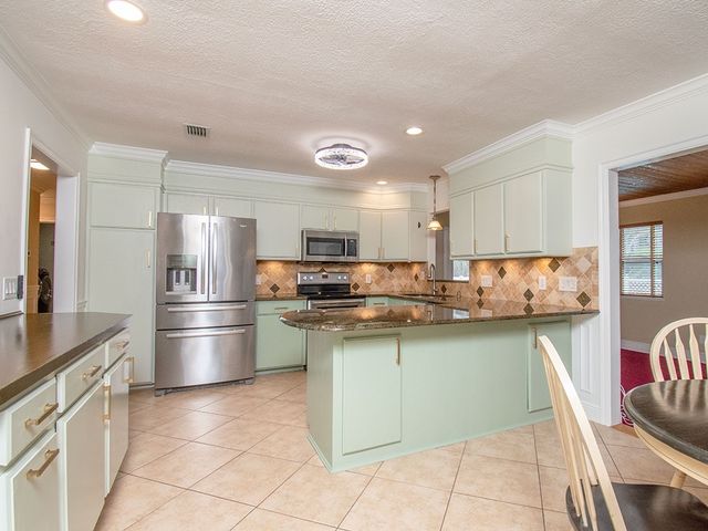 285 32nd Court SW, Vero Beach, FL 32968