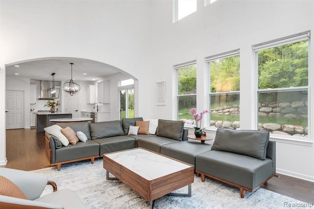 908 S Livernois Road, Rochester Hills, MI 48307