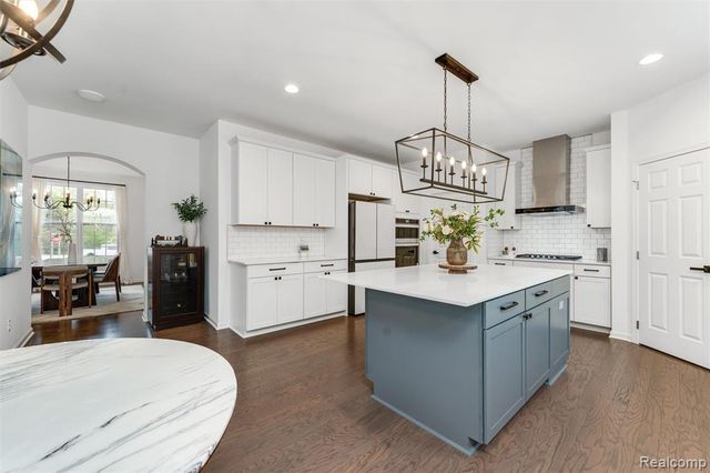 908 S Livernois Road, Rochester Hills, MI 48307