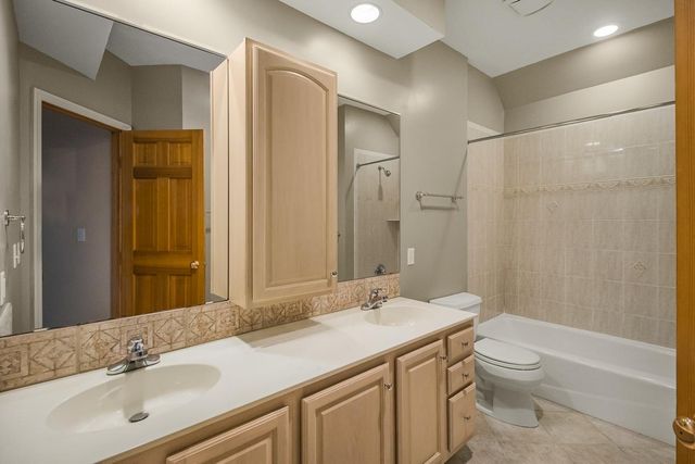 818 Park Place Drive, Mendota Heights, MN 55118