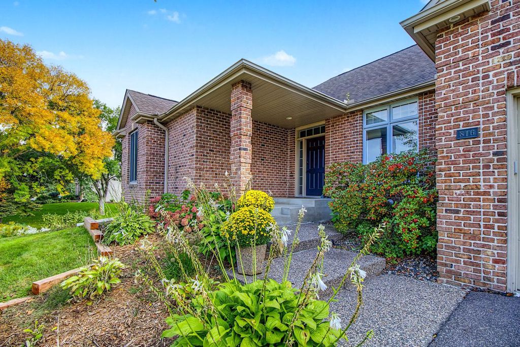 818 Park Place Drive, Mendota Heights, MN 55118 — photo 2