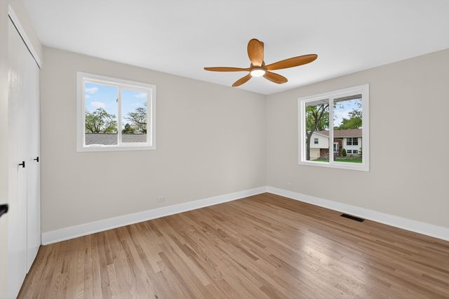 408 Desmond Drive, Schaumburg, IL 60193