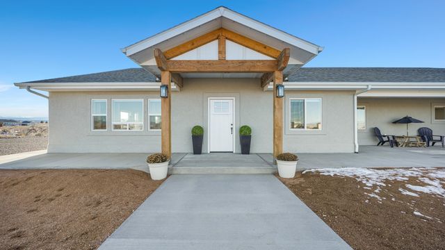 56577 Hawthorne Lane, Olathe, CO 81425