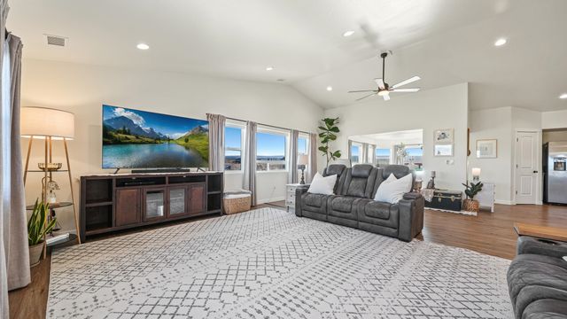 56577 Hawthorne Lane, Olathe, CO 81425