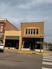 8 N Marshall Avenue, Springfield, MN 56087