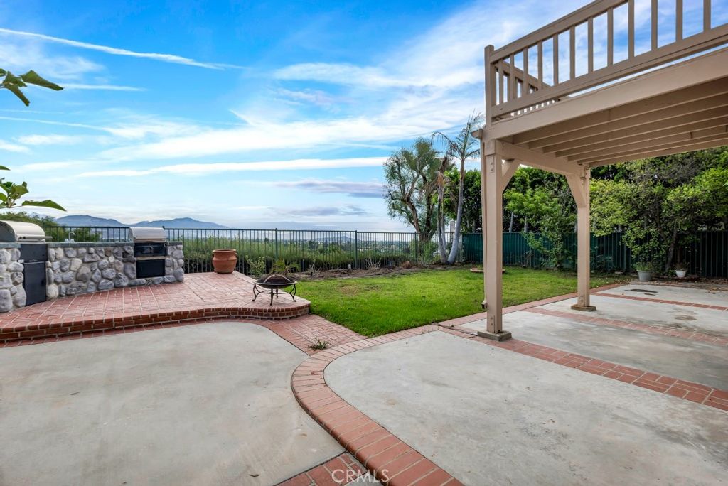 11954 Edgecliff Avenue, Sylmar, CA 91342 — photo 2