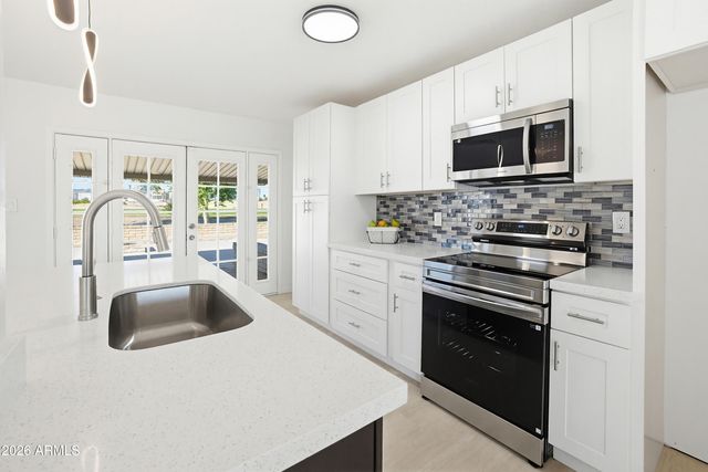 7100 S LA ROSA Drive, Tempe, AZ 85283