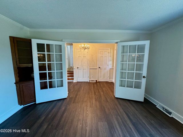 1307 Cogdell Drive, Kinston, NC 28501