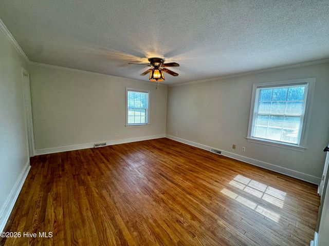 1307 Cogdell Drive, Kinston, NC 28501