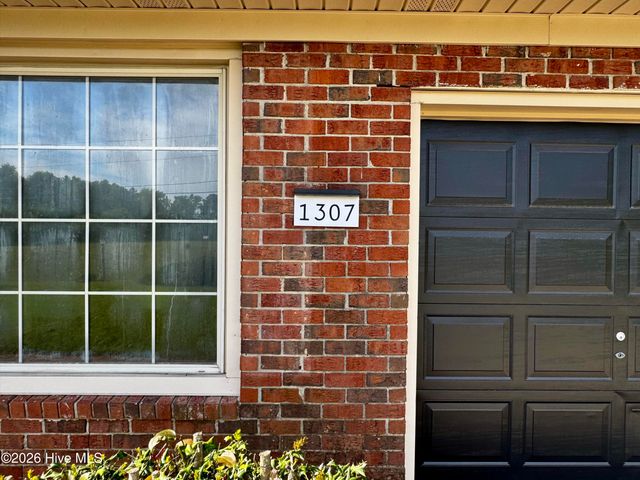 1307 Cogdell Drive, Kinston, NC 28501