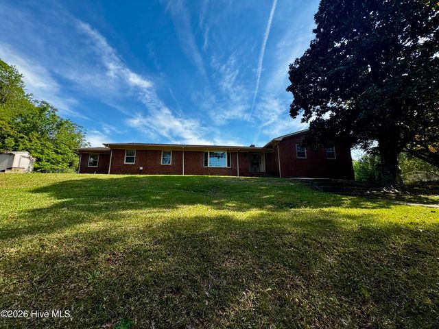 1307 Cogdell Drive, Kinston, NC 28501