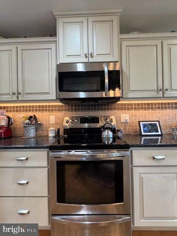 396 GREEN LN, Belleville, PA 17004