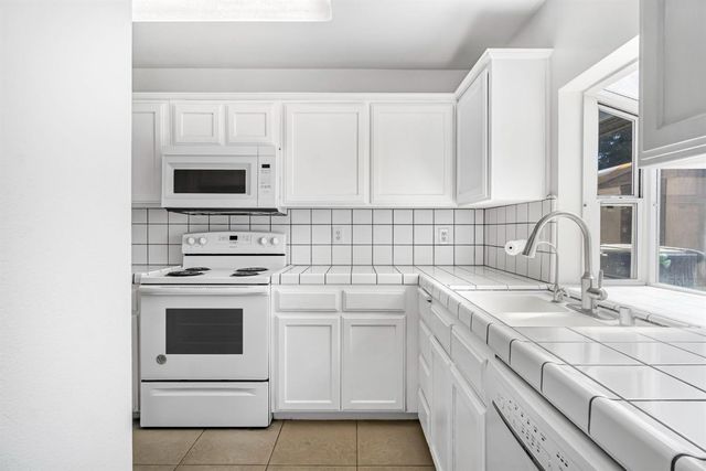 6253 W San Carlos Avenue, Fresno, CA 93723
