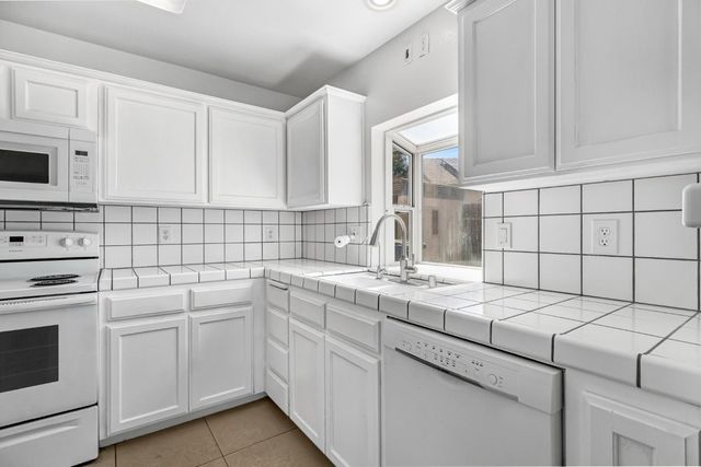 6253 W San Carlos Avenue, Fresno, CA 93723