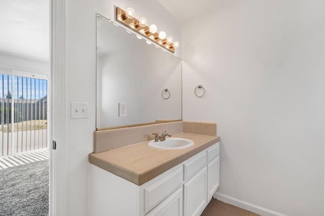 6253 W San Carlos Avenue, Fresno, CA 93723