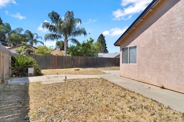 6253 W San Carlos Avenue, Fresno, CA 93723