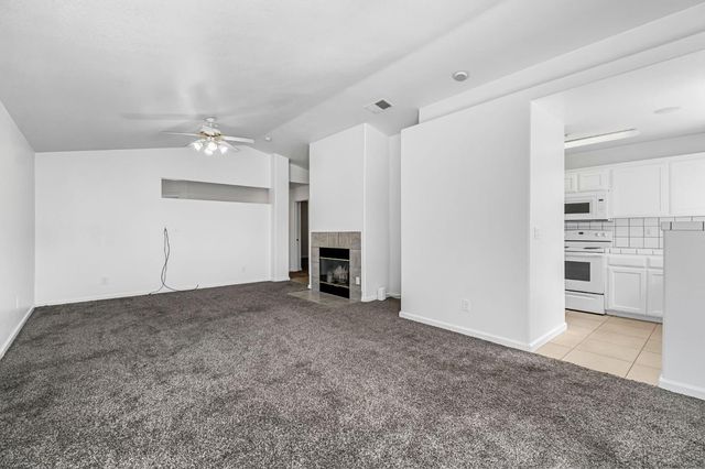 6253 W San Carlos Avenue, Fresno, CA 93723