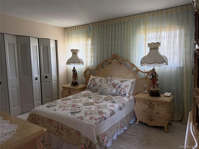 276 N Lewis Avenue, Lindenhurst, NY 11757