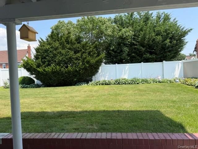 276 N Lewis Avenue, Lindenhurst, NY 11757