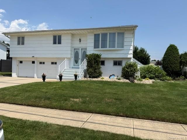 276 N Lewis Avenue, Lindenhurst, NY 11757