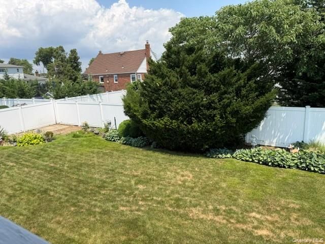 276 N Lewis Avenue, Lindenhurst, NY 11757