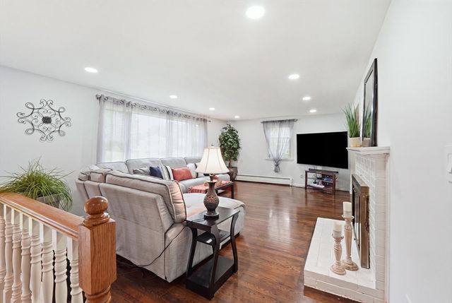 7 Cherry Ridge Road, Acton, MA 01720