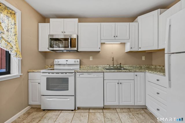 469 Asbury Ridge 469, Shelton, CT 06484