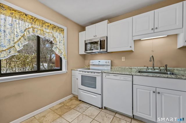 469 Asbury Ridge 469, Shelton, CT 06484