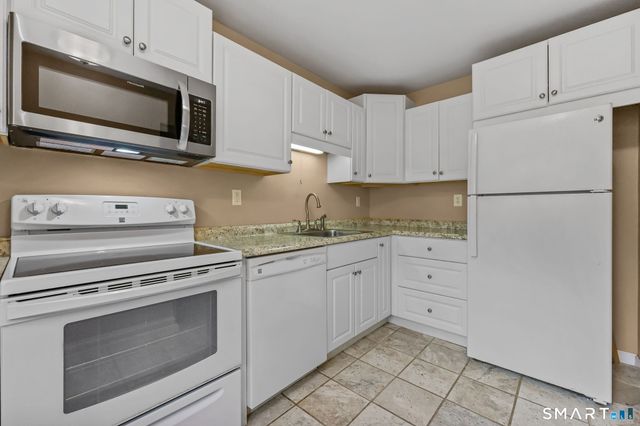 469 Asbury Ridge 469, Shelton, CT 06484