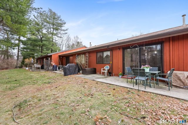 469 Asbury Ridge 469, Shelton, CT 06484