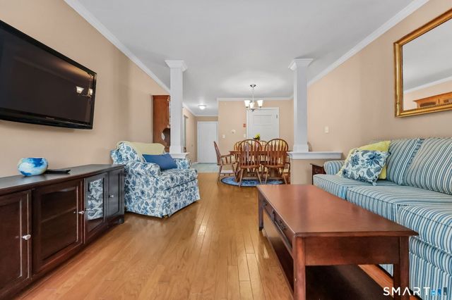 469 Asbury Ridge 469, Shelton, CT 06484