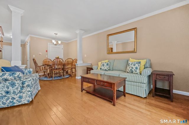 469 Asbury Ridge 469, Shelton, CT 06484