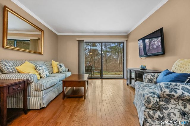 469 Asbury Ridge 469, Shelton, CT 06484