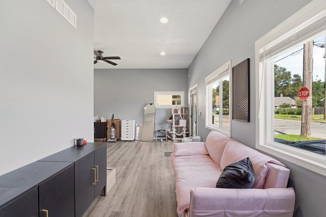 2301 E Grand Avenue, Des Moines, IA 50317