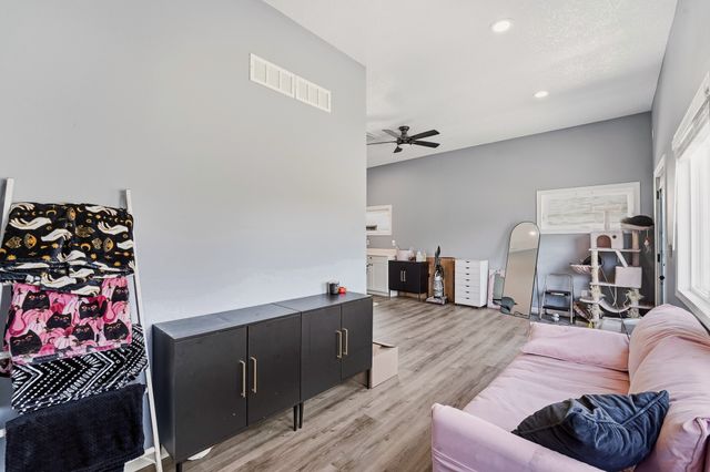 2301 E Grand Avenue, Des Moines, IA 50317