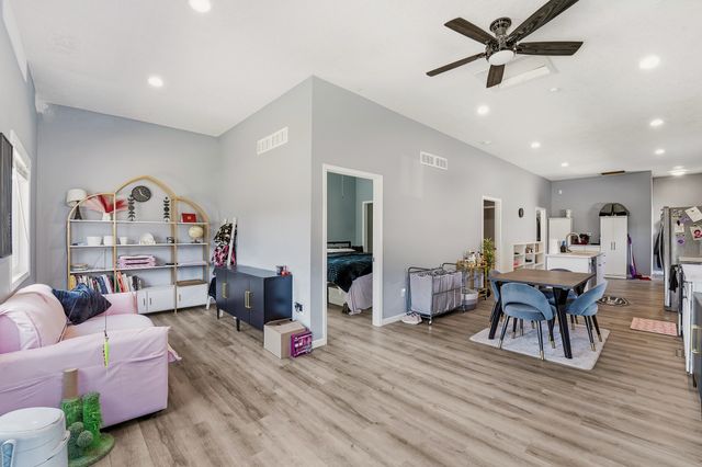 2301 E Grand Avenue, Des Moines, IA 50317