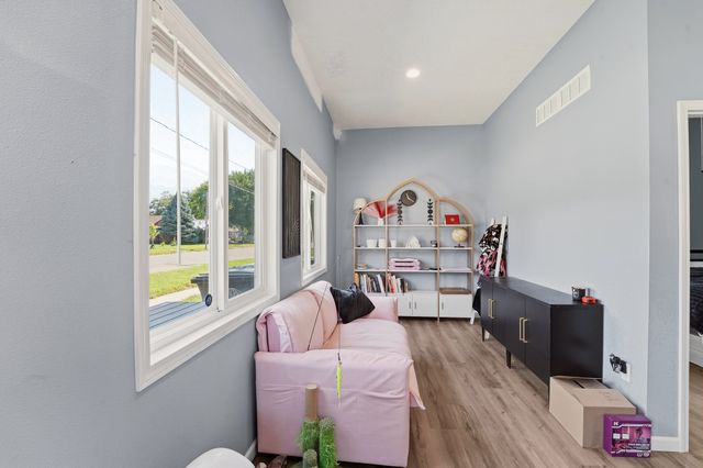 2301 E Grand Avenue, Des Moines, IA 50317