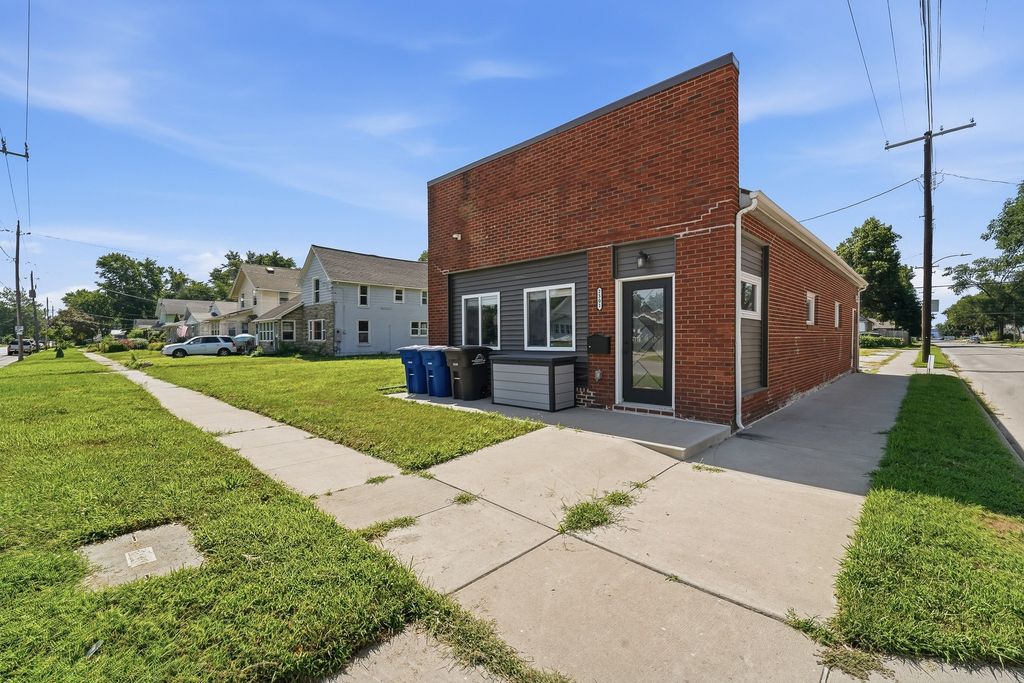 2301 E Grand Avenue, Des Moines, IA 50317