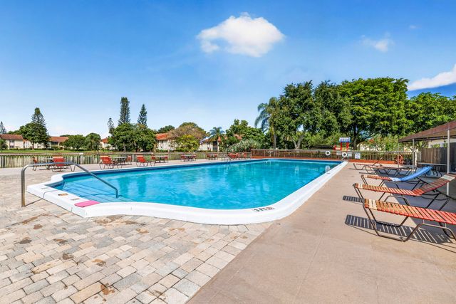 4999 Sable Pine Circle D2, West Palm Beach, FL 33417