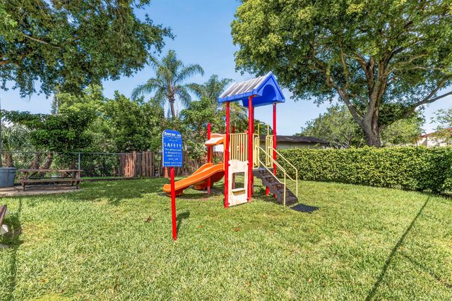 4999 Sable Pine Circle D2, West Palm Beach, FL 33417