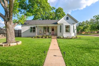 703 E Highway ST, Fredericksburg, TX 78624