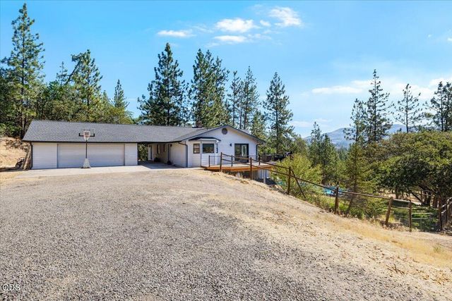 657 Greenleaf Drive, Eagle Point, OR 97524